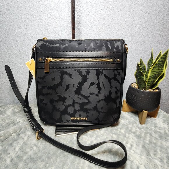 NWT - Michael Kors Jet Set Large North South Crossbody - PRICE IS FIRM - Picture 1 of 9